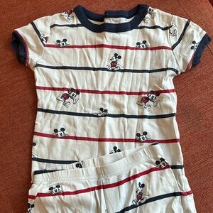 Good play condition sz 5  Disney Gap Mickey Mouse PAjamas